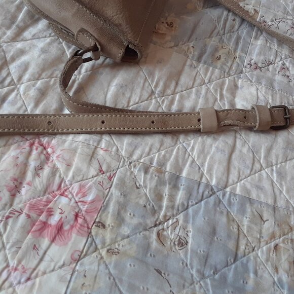 Vintage ROOTS Mini Crossbody Bag - Picture 15 of 16